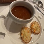 キノシタ - 新玉ねぎの冷たいスープとコンソメジュレ