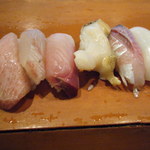 千代鮨 - 「極み」まずは６貫。　「寿司」としての見栄えはイマイチだけれどネタはオイシい。