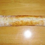 ブーランジェリーシュシュ - 「フランス小麦の超熟バゲット（\200）」です