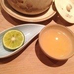 くろぎ - すだちを軽く絞ってグビリ