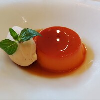 ル・ブルギニオン - 赤ピーマンのプリン　ヴァニラアイス添え