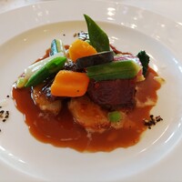 ル・ブルギニオン - 牛ホホ肉のマデラワイン煮込み
