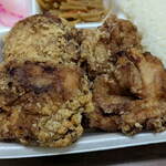 元祖からあげ本舗 まるたま - 料理写真:...「醤油・旨塩あいもり弁当/大盛り（745円）」、巨大唐揚げ～デカ盛り北関東あるある的な？！？！