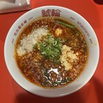 Karamenya Shachirin - 旨辛にんにかラーメン(普通) 850円