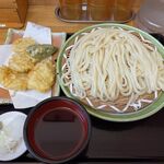 藤ヱ門 - なまず天もりうどん　1030円