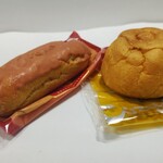 アピタ - エクレア(午後の紅茶ストレート)160円 ジャンボシュークリーム(ホイップカスタード)160円