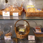 犬茶屋本舗 - 乾き物も、いろいろ〜♬