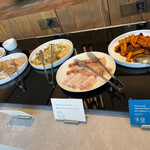 ANAインターコンチネンタル安比高原リゾート - 朝食のビュッフェコーナー。和牛と茄子のペンネが美味しい！