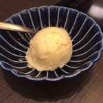 Shabushabu Nihon Ryouri Kisoji - 母の注文した何かに付いてた桃のアイスが桃感すごくて美味しかった！