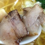 チャーシューはバラとモモ