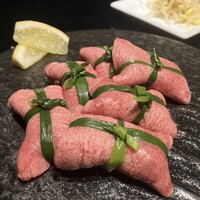 焼肉 Meat it - 九条ネギの包みタン塩