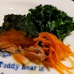 ウエストパパ - ＤＡＹ－１：新潟サーモンのレア焼き、ケールソース＆ケールのクロカンテ添え