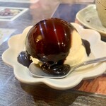 キッチン あずま - ︎ バニラアイスのチョコソース　      税込      ３５０ 円