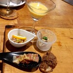 ウエストパパ - ＤＡＹ－３：お通しセット（右上から時計回りに）：みらいすりながし、キタアカリグラタン、パテトースト、肉（忘れました）、マグロアボカド