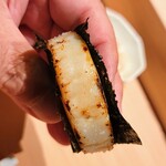 匠 進吾 - タイラギ磯辺焼きを海苔で挟んで