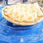 三輪そうめん流し - そうめん流し