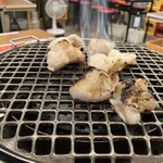 Aje - 各テーブルのロスターで焼いていただきます