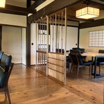 鰻花房 - お香が香る和モダンの落ち着いた店内