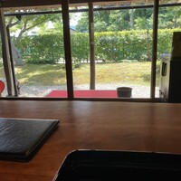 鰻花房 - 館内から望む庭園