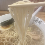 Ra-Men Kaduki Ikejiri Ohashi Ten - 麺がスープと絡んで、ウマい。