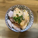 麺堂イズム - 鶏と豚のレアチャーシュー丼