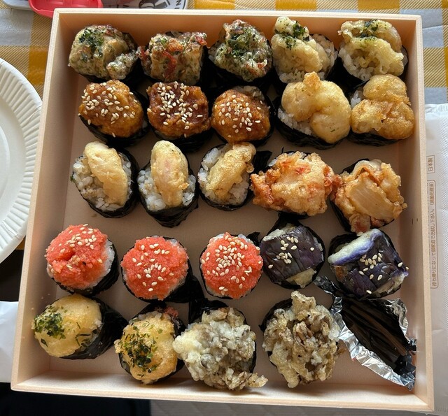 『天むすはエビ様だけじゃない、いろんな種類があって美味しいね』by そめ大将 : 築地 天むす 松屋銀座店 - 銀座一丁目/その他 [食べログ]
