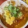 ヤドカリー - チキンカレー　カレー風味タルタル＋山盛りパクチー