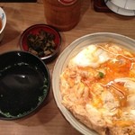 鳥つね自然洞 - 特上親子丼 \1,600