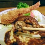 昔ながらの洋食屋 鈴なり - 肉汁たっぷりで、しっかりとした味わいです。