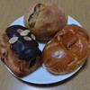 Bakery Cafe COPPET - ショコラ、アンチョビオリーブベーコン、クリームパン