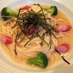 カフェ・ド・クレア - ブロッコリーとソーセージの和風パスタ