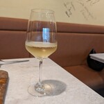 PIZZERIA E BAR LA GIOSTRA - 白ワイン 850円(2023年7月)