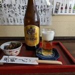 Ikkyuu - エビスビール660円、箸袋には「無理しない」の文字が(2023年7月)