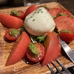 Chizu Ya - ブラータチーズ～生モッツァレラチーズ～+トマトのカプレーゼ