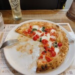 Zecchini Pizza Bancarella - 食べかけのpizza