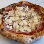 Pizzeria Positano - ローストハムとキノコをのせたマルゲリータ
