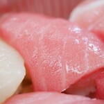 トミツネ水産 - 脂の乗った綺麗な表面