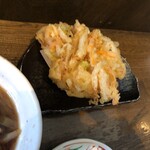 麦屋 - 大きめのかき揚げ。こちらにも深谷ねぎが使用されています。