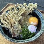 OSOBAR - 天ぷらエノキ冷(¥800)
生玉子(¥100)