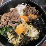 韓国料理ジャンチ村 - 石焼きプルコギビビンバのアップ