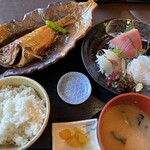 田舎レストランじんべえ - 人気No.2小金目鯛の煮付けとちょい刺定食