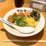 台湾まぜそば 禁断のとびら 池袋東口総本店 - 肉入り冷やし明太とろろまぜそば