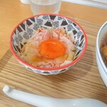 らーめん亭 ひなり竜王 - チャーシュー入り玉子かけご飯トリュフ風味！¥200