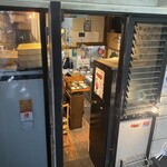 麺や おの食堂 - 階下の入り口