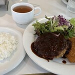 バンビ - 和牛ハンバーグ＆カニクリームコロッケ(コンソメスープとライス付き)ライス少なめでお願いしました。 880円