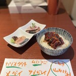 酒肴場 屯 - 本日の海鮮丼はご飯の上に香ばしい鰻の山かけ、お刺身はカツオタタキ、メダイ、ムロアジ、サメガレイというコレまた採算度外視のサービスメニュー！