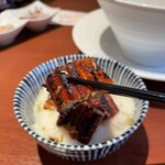 酒肴場 屯 - 香ばしく焼き上げられており、山椒の風味も豊か