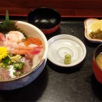 Uotora - 海鮮丼