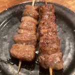 Motsuyaki Goen - 左:ほーでん(睾丸)・280円。右:きんつる(陰経)・280円。