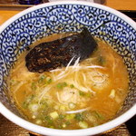 一燈　濃厚魚介つけ麺　つけ汁アップ